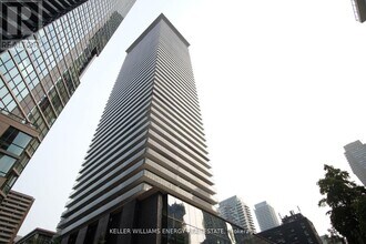 Building Photo - 33 Charles St E