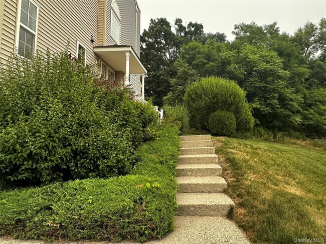 Building Photo - 2402 Rockledge Ct