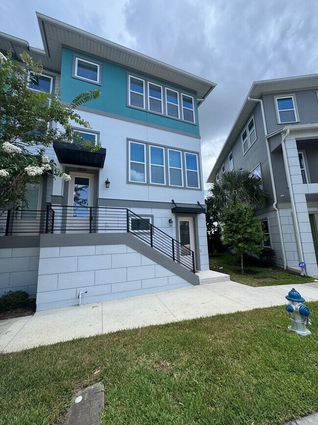 Building Photo - Lake Nona Move-In Special! Save $100/Month | 4 Bed, 3.5 Bath Laureate Park Townhome