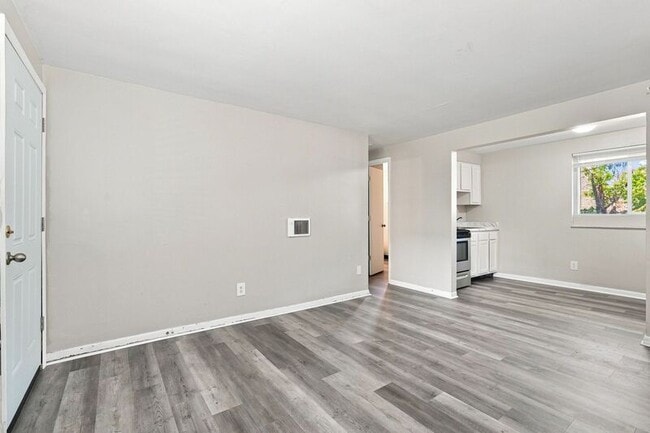 Building Photo - 141 Stevens Ave