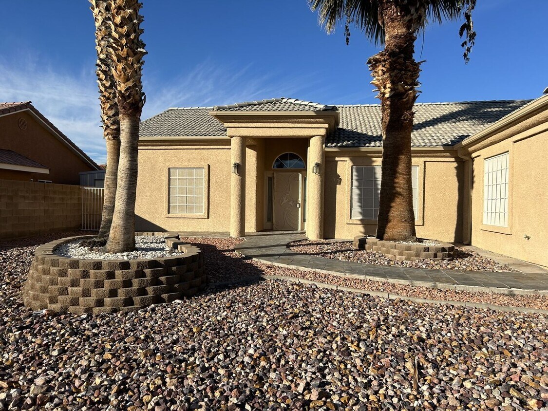 Primary Photo - 3-bedroom 2-bathroom home with a den and 2...