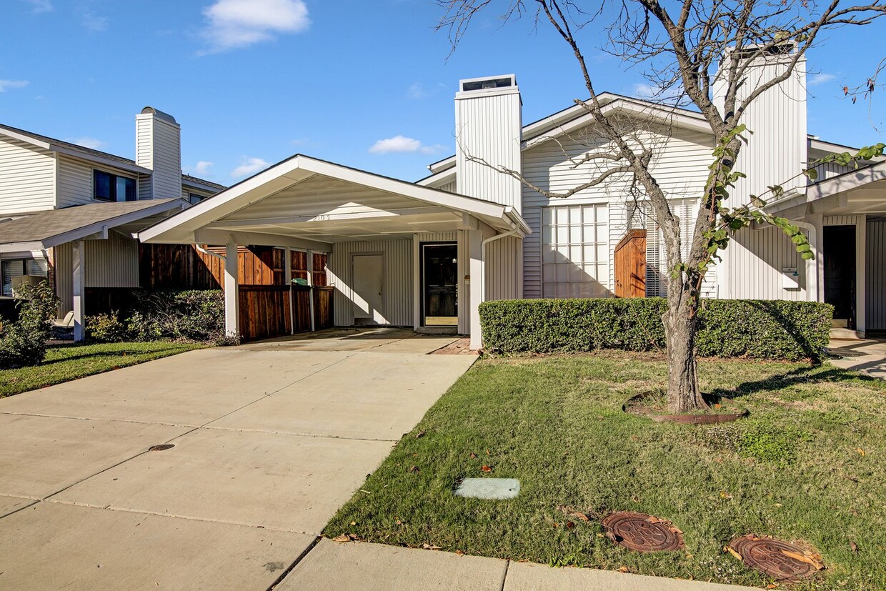 Primary Photo - Quick and Convenient in Carrollton