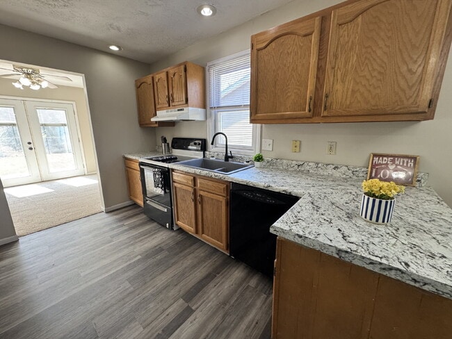 Building Photo - Modern Comfort: 3 Bed, 2 Bath Home with Fireplace and Fenced Backyard