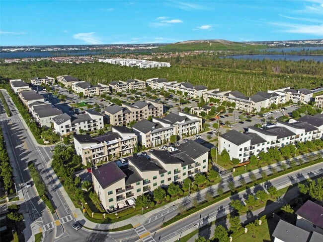 Foto del edificio - 7855 NW 104th Ave
