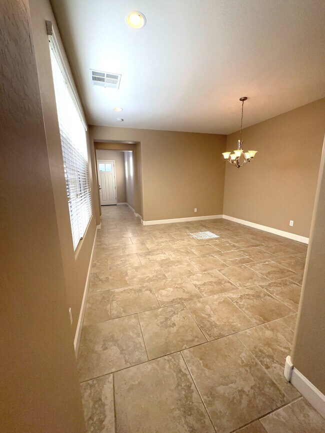 Building Photo - 3311 E Windsor Dr