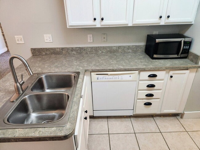 Building Photo - 2008 NW Ashton Ln