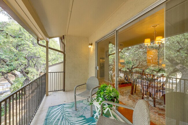 Foto del edificio - 8702 Village Dr