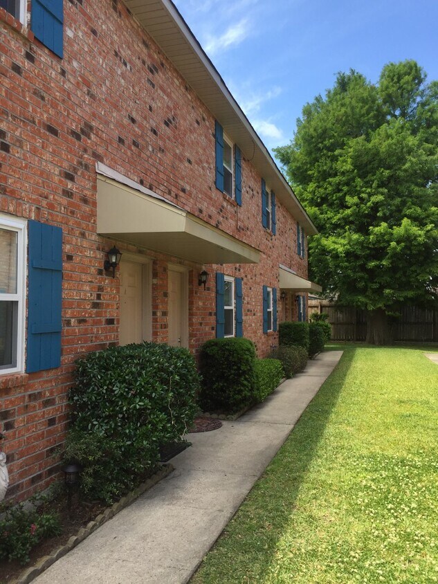 1606 Clearview Pky Metairie La 70001 Townhouse For Rent In Metairie La Apartments Com