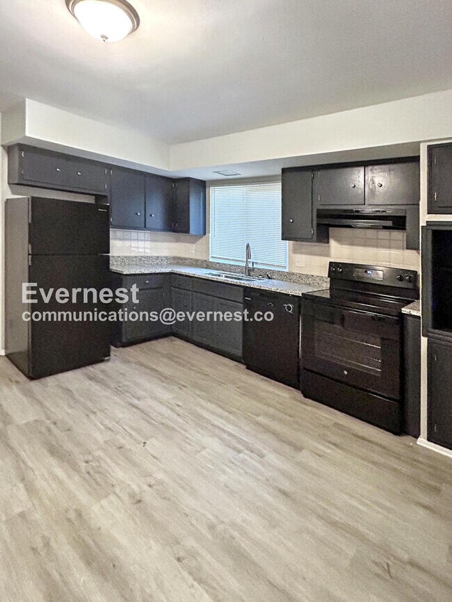 Foto del edificio - 12465 Shoreside Dr