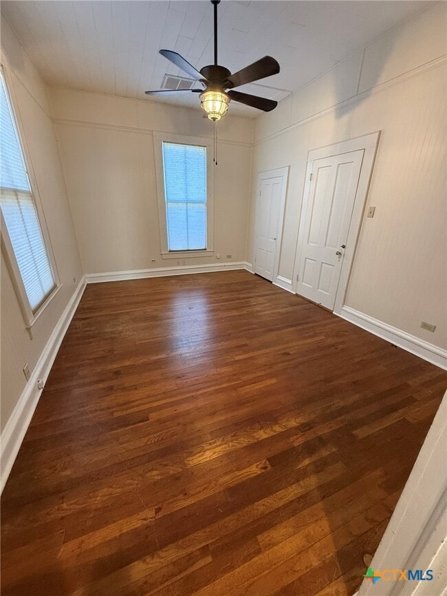 Foto del edificio - 619 E Donegan St