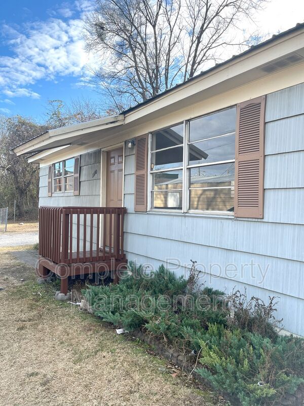 Primary Photo - 1108 Hall St