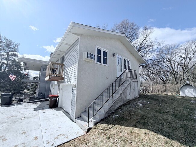 Foto del edificio - Stylish Townhome-Style 1BR with Patio, Garage & In-Unit Laundry!