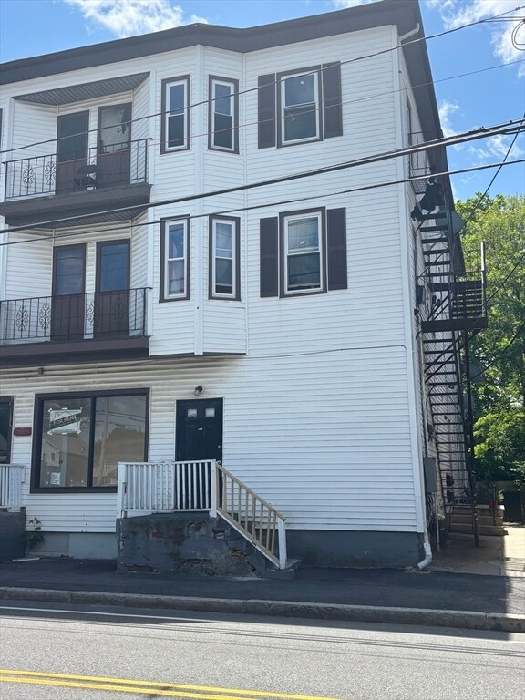 Primary Photo - 107 Ames St