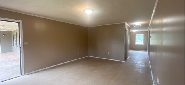 Building Photo - 310 Carriage Ln
