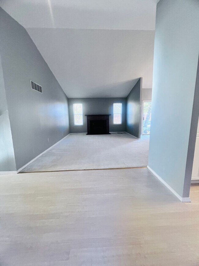 Foto del edificio - Perfect Nestled Condo Call Now!