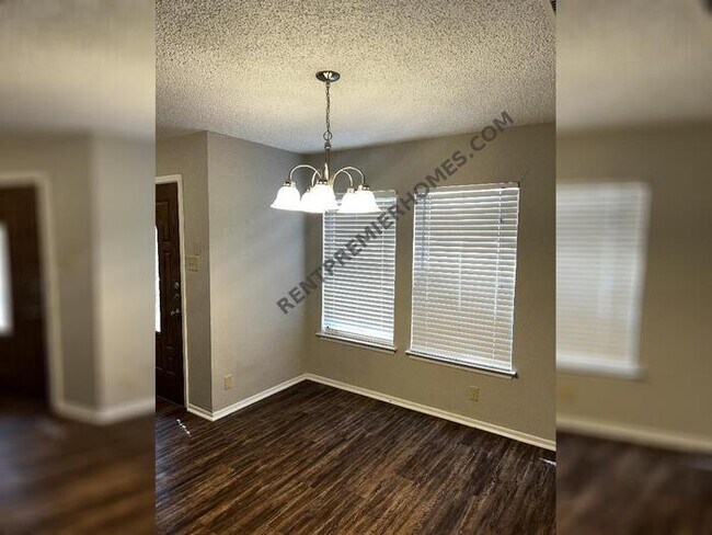 Building Photo - 822 Meadow Dale