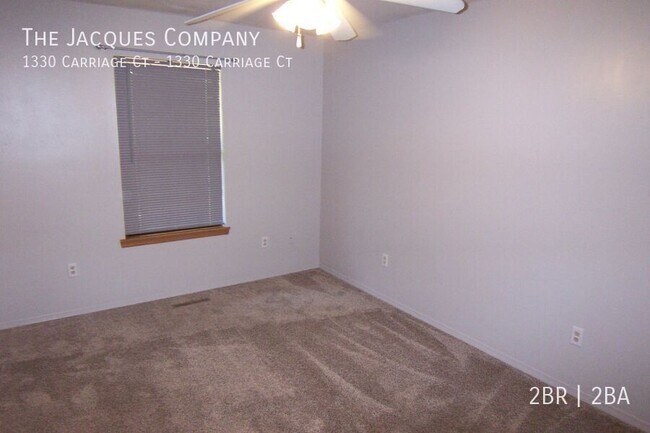 Foto del edificio - 1330 Carriage Ct