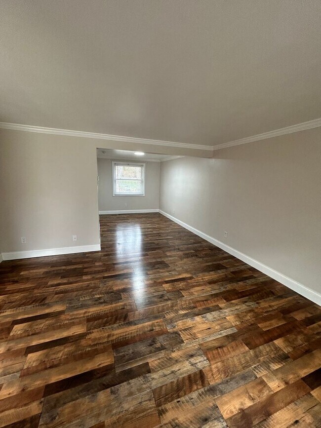 Building Photo - Modern Charm: 2 BR Home with Finished Basement, Pet Friendly, Assigned Parking, and Prime Location!