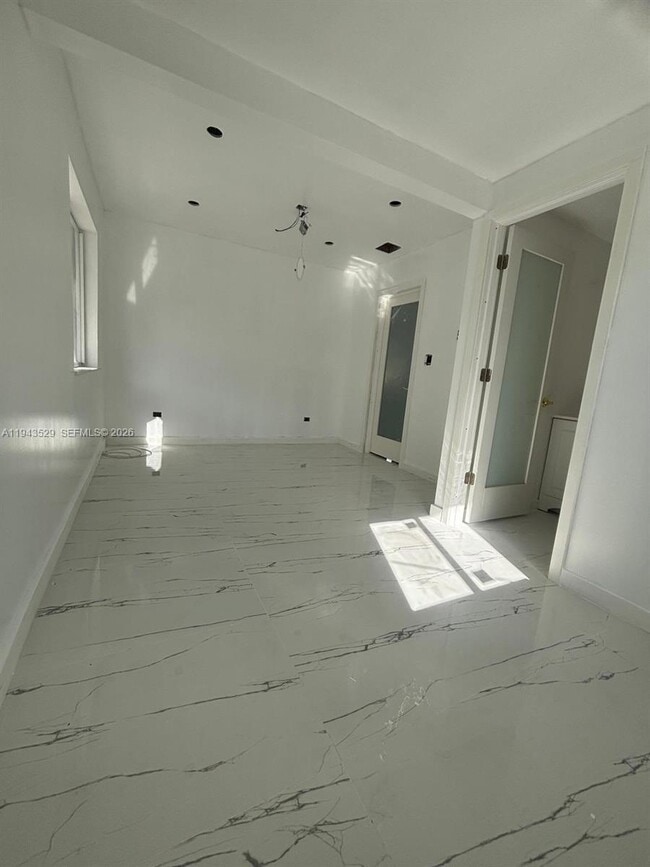 Foto del edificio - 4380 SW 1st St