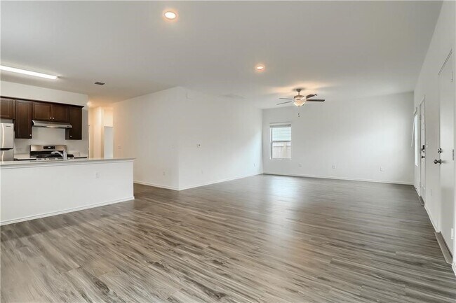 Foto del edificio - 7213 Tonka Ln