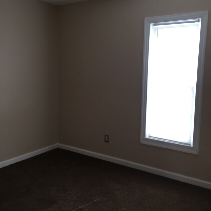 New carpet - 511 Steel St