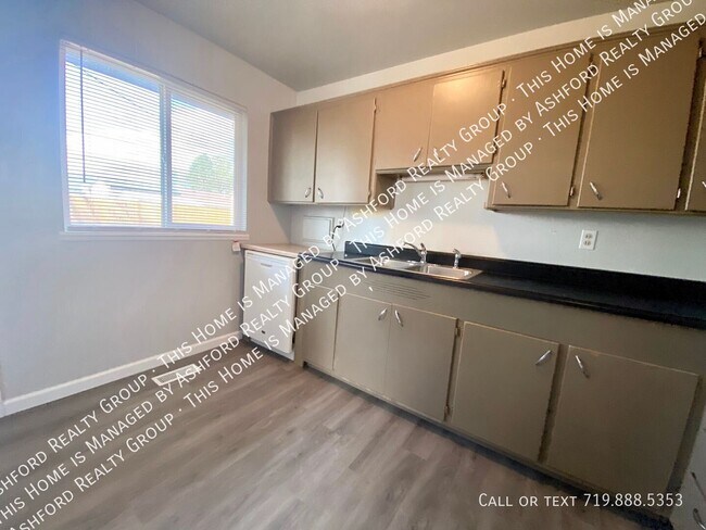 Foto del edificio - 2230 Ivanhoe Dr