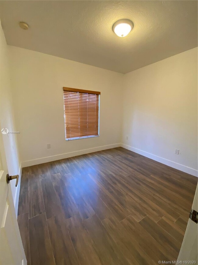 Building Photo - 10760 NW 82nd Ter 2-7 Doral Fl 33178