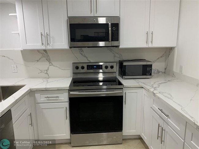 Foto del edificio - 10661 NW 14th St