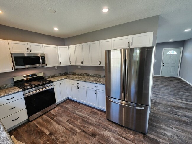 Building Photo - Remodeled 3-4 bedroom 2 bath house