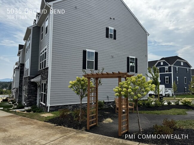 Building Photo - 3 Bed / 2.5 Bath Brand New Townhouse (Avai...