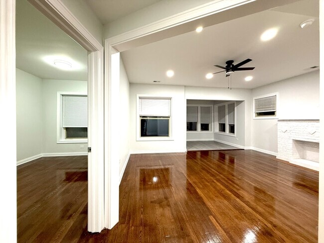 Foto del edificio - 1343 W Rosedale Ave