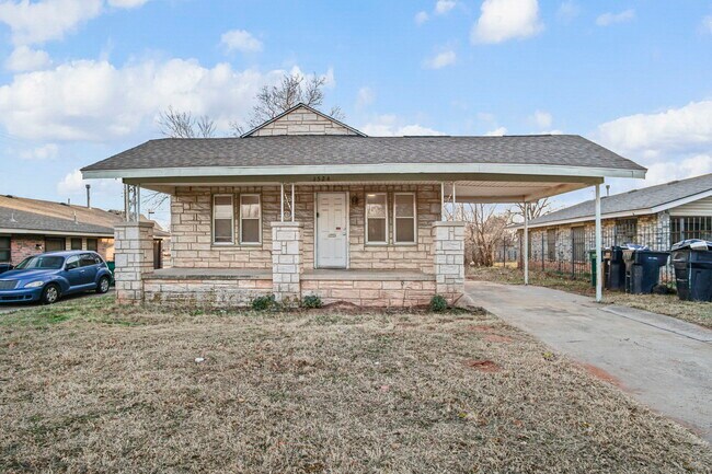 Building Photo - 1524 NE 8th St