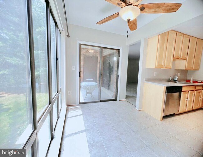 Foto del edificio - 8141 Needwood Rd