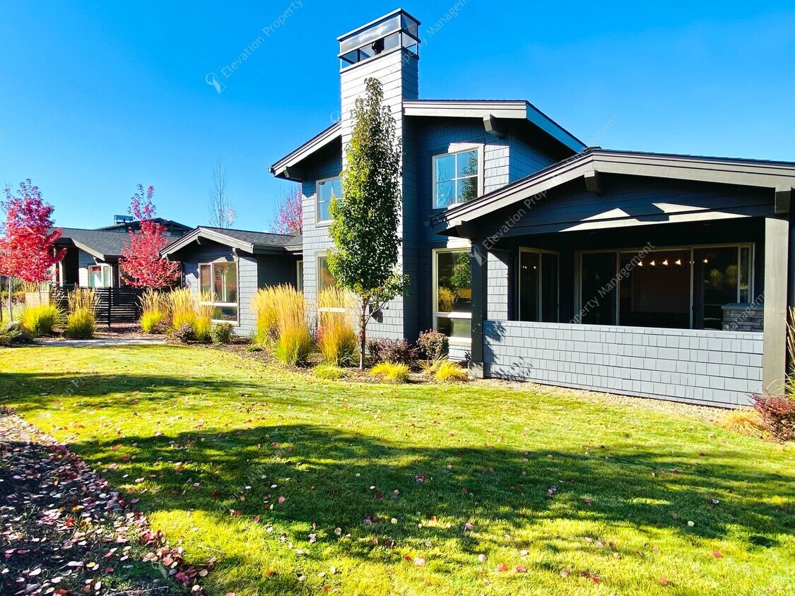 Foto principal - Luxury Single-Level 3BR - 3.5BA Living in Tetherow