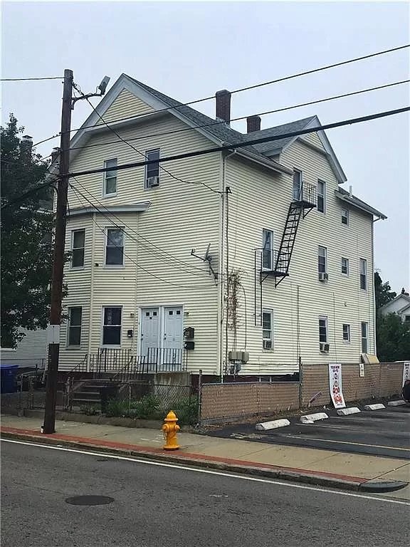 Building Photo - 188 Division St