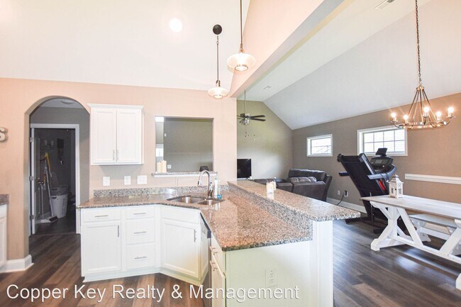 Building Photo - 3 br, 2 bath House - 1349 Sussex Drive