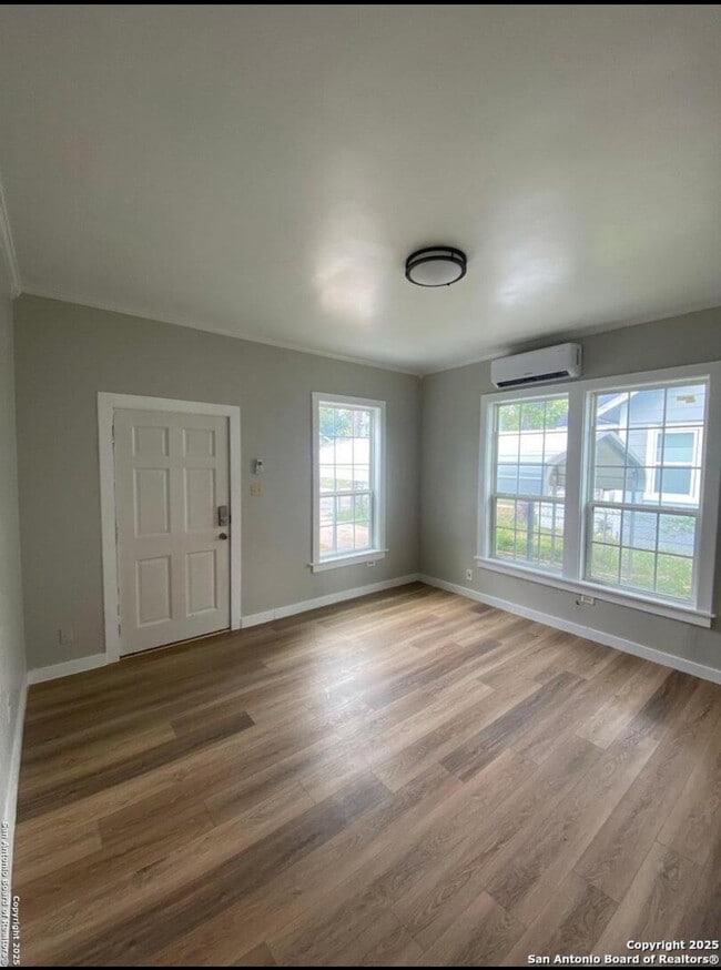 Building Photo - 143 E Baylor St