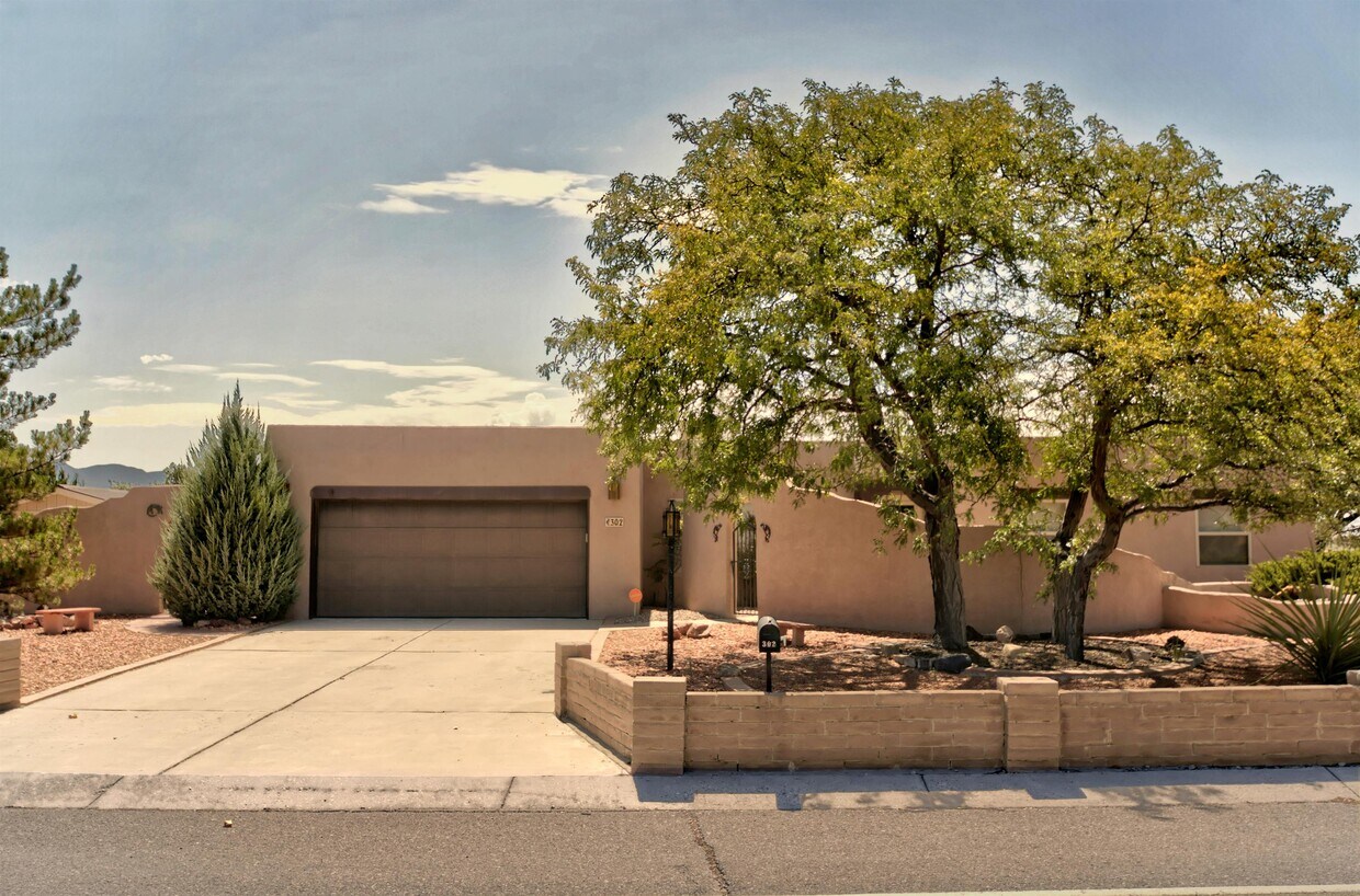 Primary Photo - 302 Villa Verde Dr SE