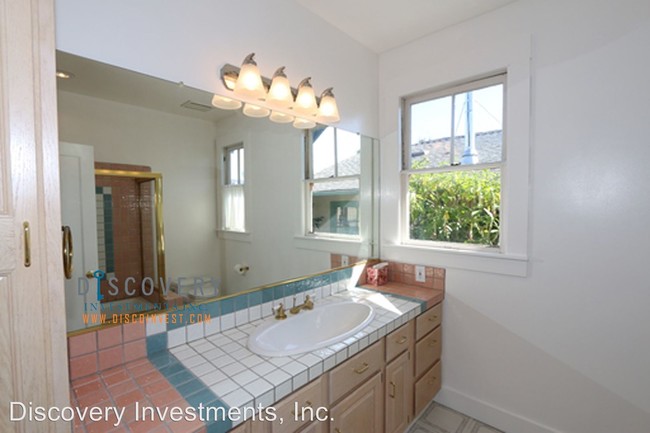 Building Photo - 3 br, 2 bath House - 5437 Lawton Ave.