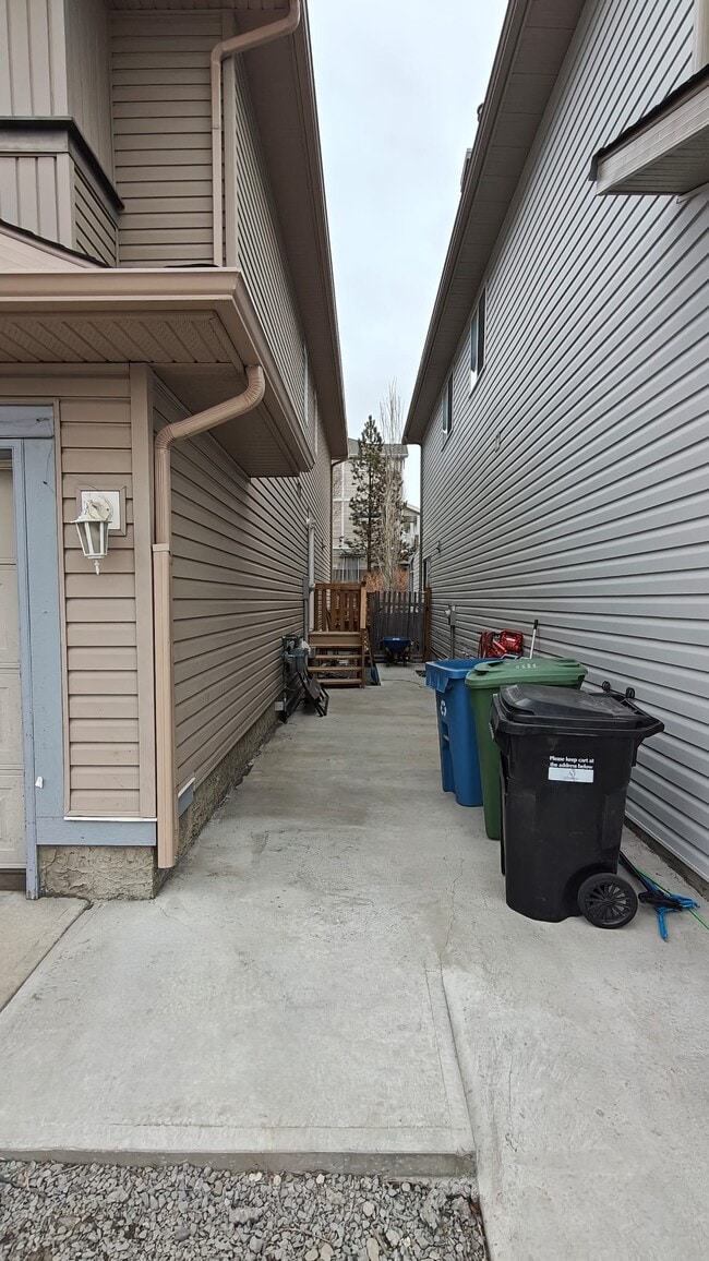 Building Photo - 120 Evanston View NW