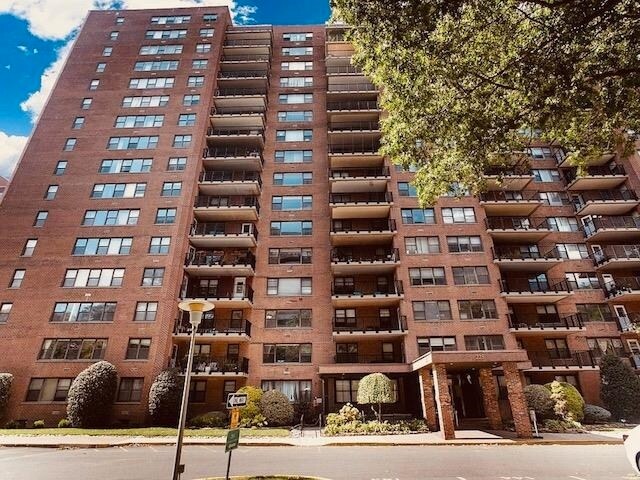 Primary Photo - 225 St Pauls Ave
