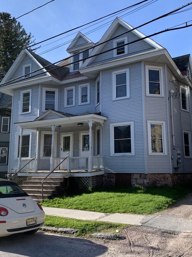 Building Photo - 9 Hickok Pl