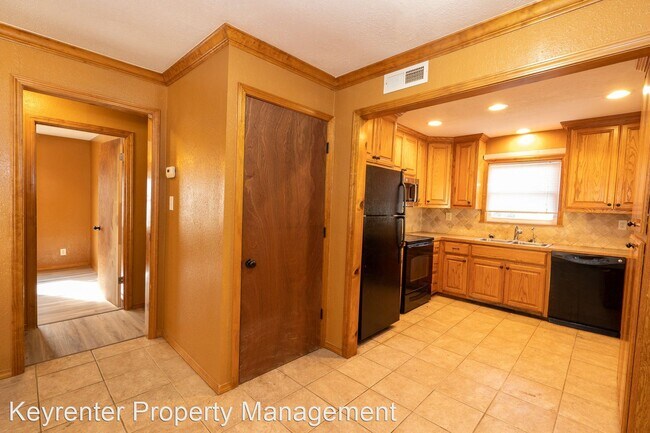 Foto del edificio - 3 br, 1 bath House - 535 SE Elmhurst Ave