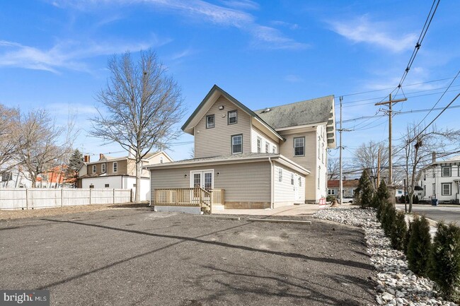 Building Photo - 200 N Main St