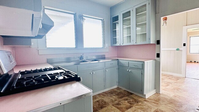 Building Photo - Charming Home in Hilo