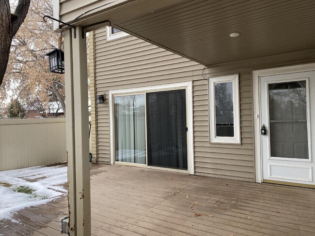 Photo - "Charming 2-Bed Townhouse Retreat in Denver – Spacious 1,240 Sq Ft with 1.5 Baths!"