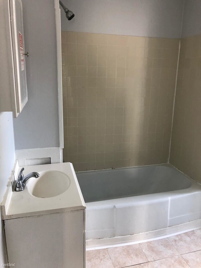 Foto del edificio - 2 br, 1 bath  - 199 Saltonstall Ave Unit 3