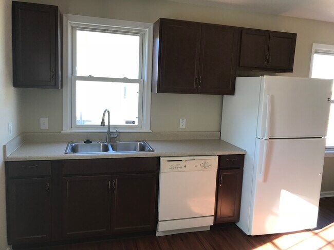 Building Photo - 411 Greenbriar Ave