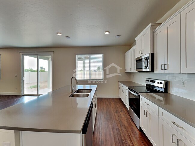 Foto del edificio - 1443 E Ludlow St