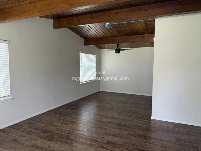 Building Photo - 622 Pine Ave